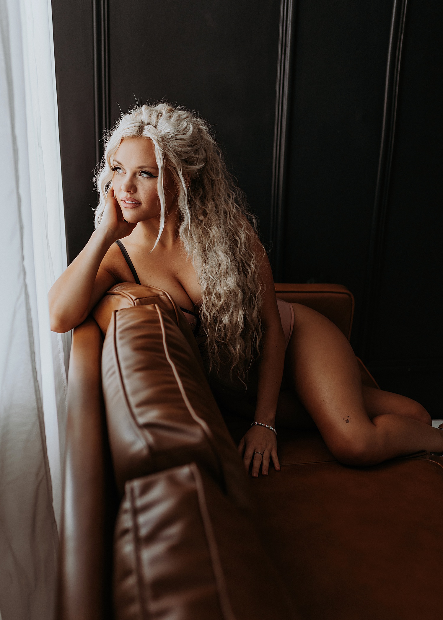 https://marycastillophotography.com/wp-content/uploads/sites/17718/2022/05/Minnesota-Boudoir-Photographer-sarahh_0004.jpg