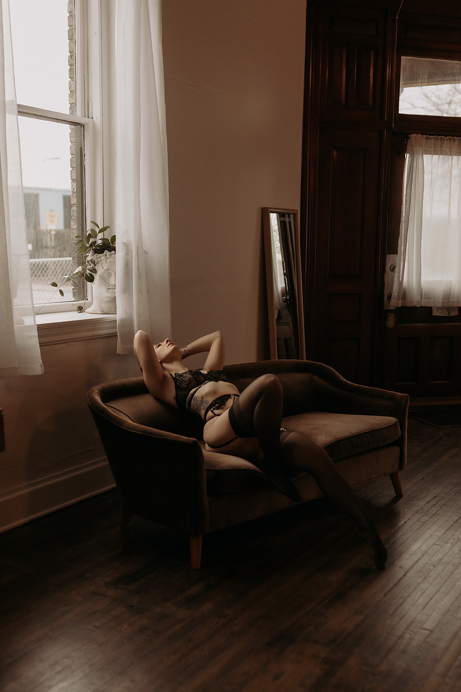 https://marycastillophotography.com/wp-content/uploads/sites/17718/2024/02/minneapolis-boudoir-photographer-carmen_0023.jpg