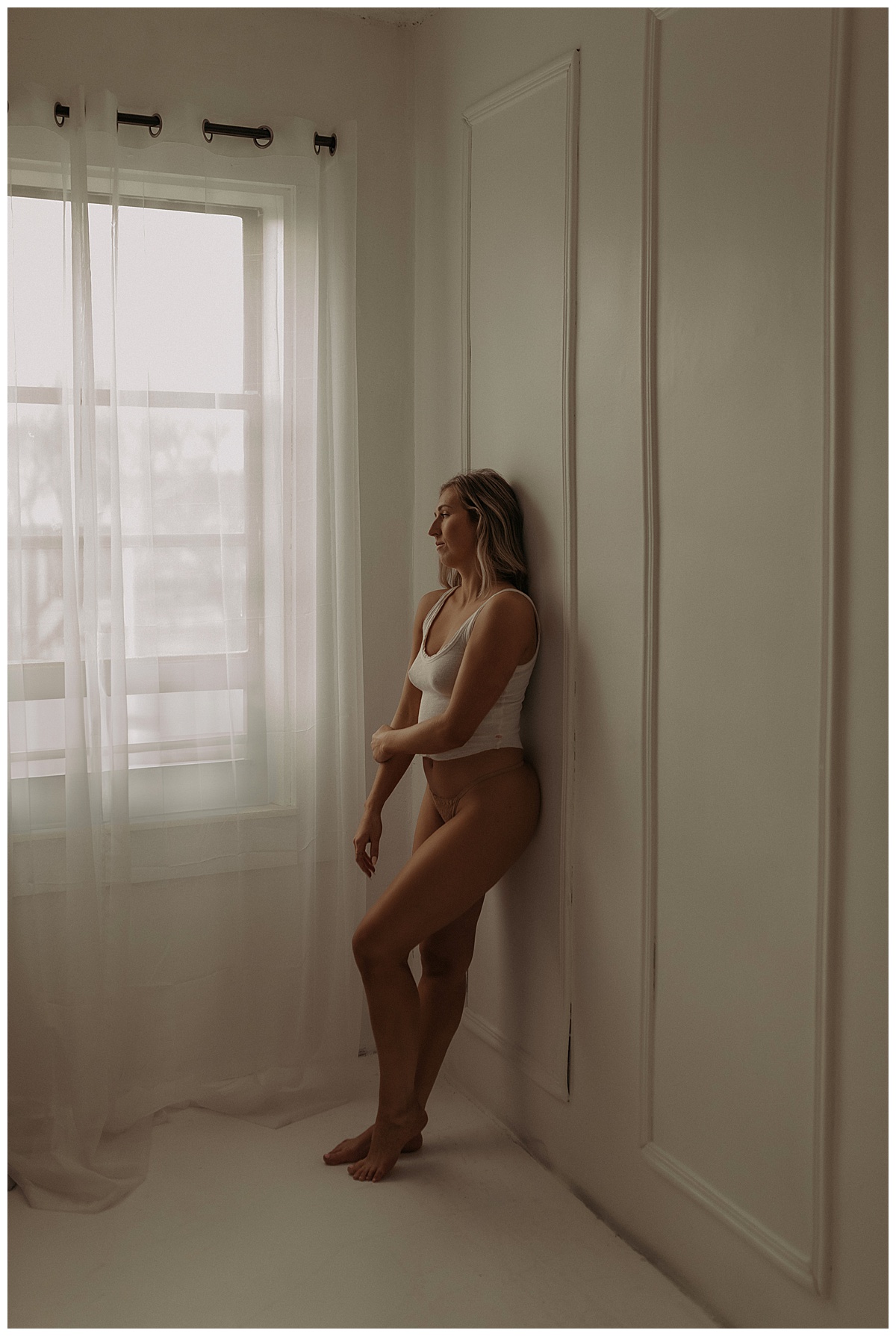 https://marycastillophotography.com/wp-content/uploads/sites/17718/2024/06/Minneapolis-boudoir-photographer-glow_0003.jpg