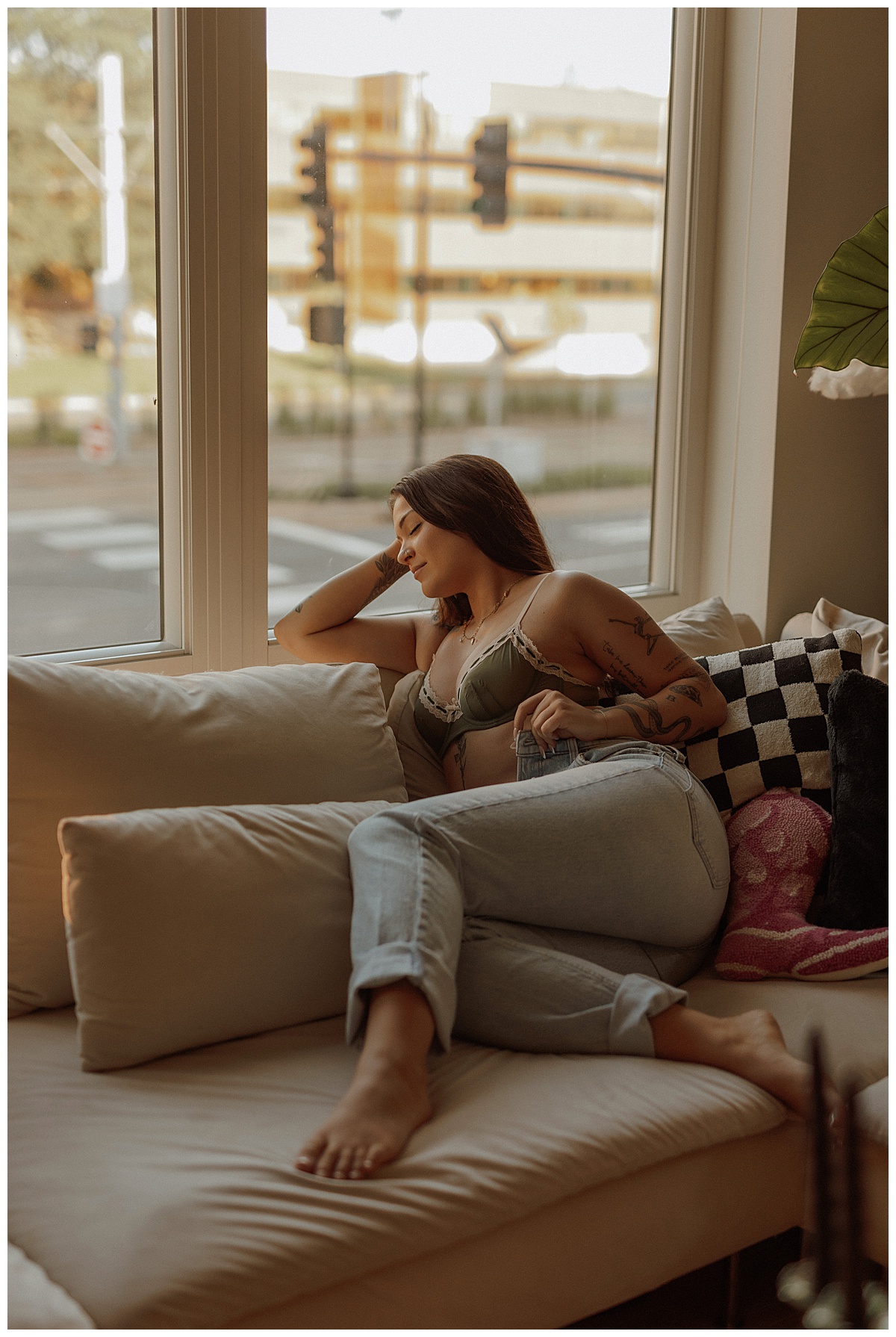 https://marycastillophotography.com/wp-content/uploads/sites/17718/2024/09/Minneapolis-boudoir-photographer-inhomesession_0002.jpg