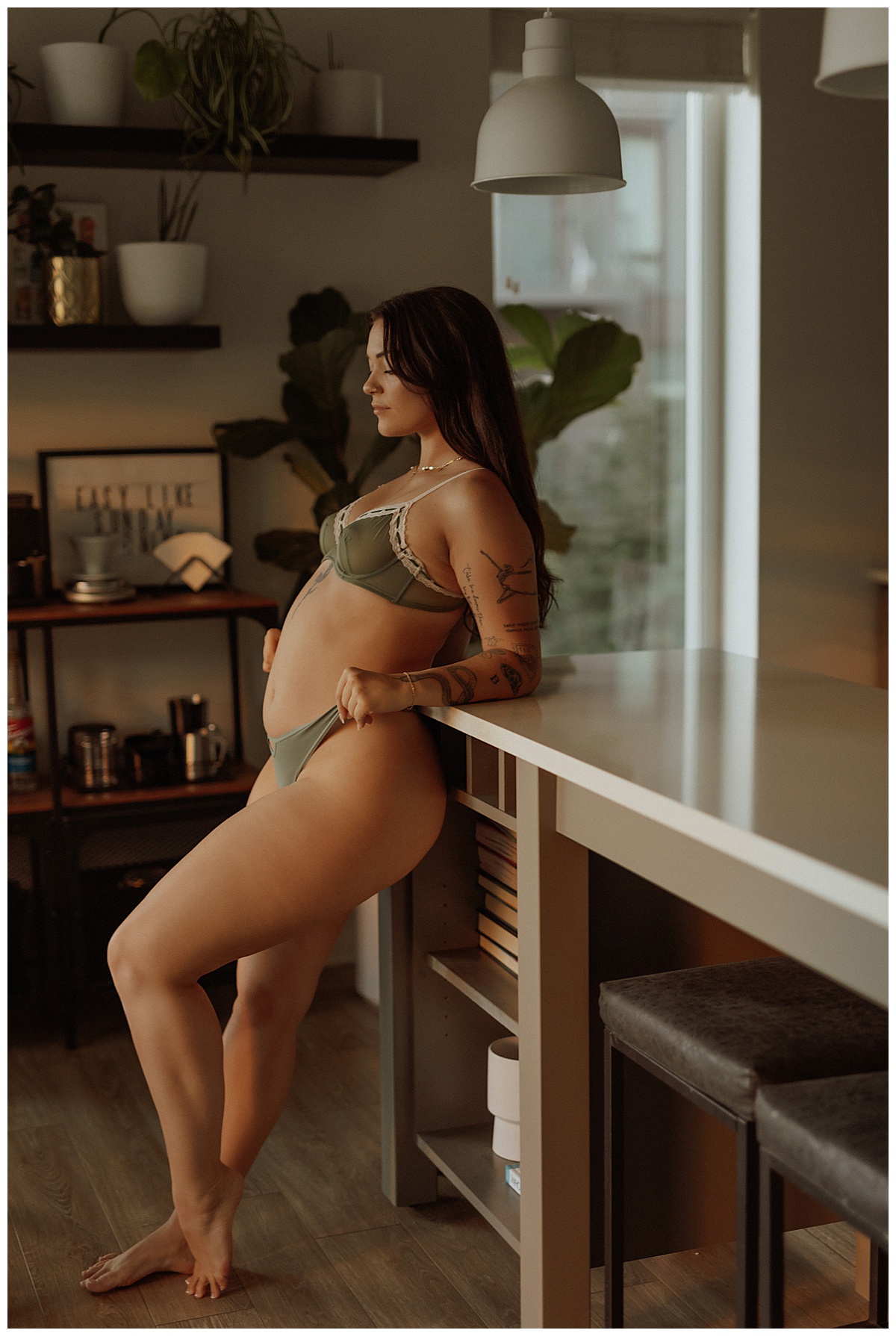 https://marycastillophotography.com/wp-content/uploads/sites/17718/2024/09/Minneapolis-boudoir-photographer-inhomesession_0010.jpg